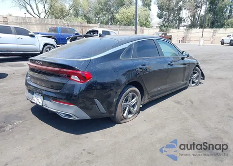 2022 Kia K5 Lx z USA, uszkodzony, nr VIN 5XXG24J25NG136047